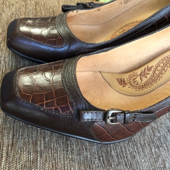 Söfft brand heels, size 7M, brown alligator style - Picture 2 of 9